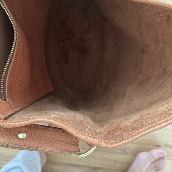 Parker Clay Spacious Tan Leather Shoulder Bag - Picture 4 of 6